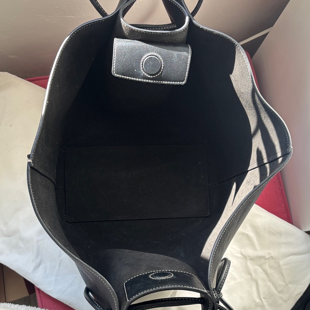 Yuzefi Large Mochi Black Tote - Picture 3 of 13